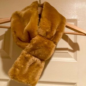 Carmel neck collar scarf